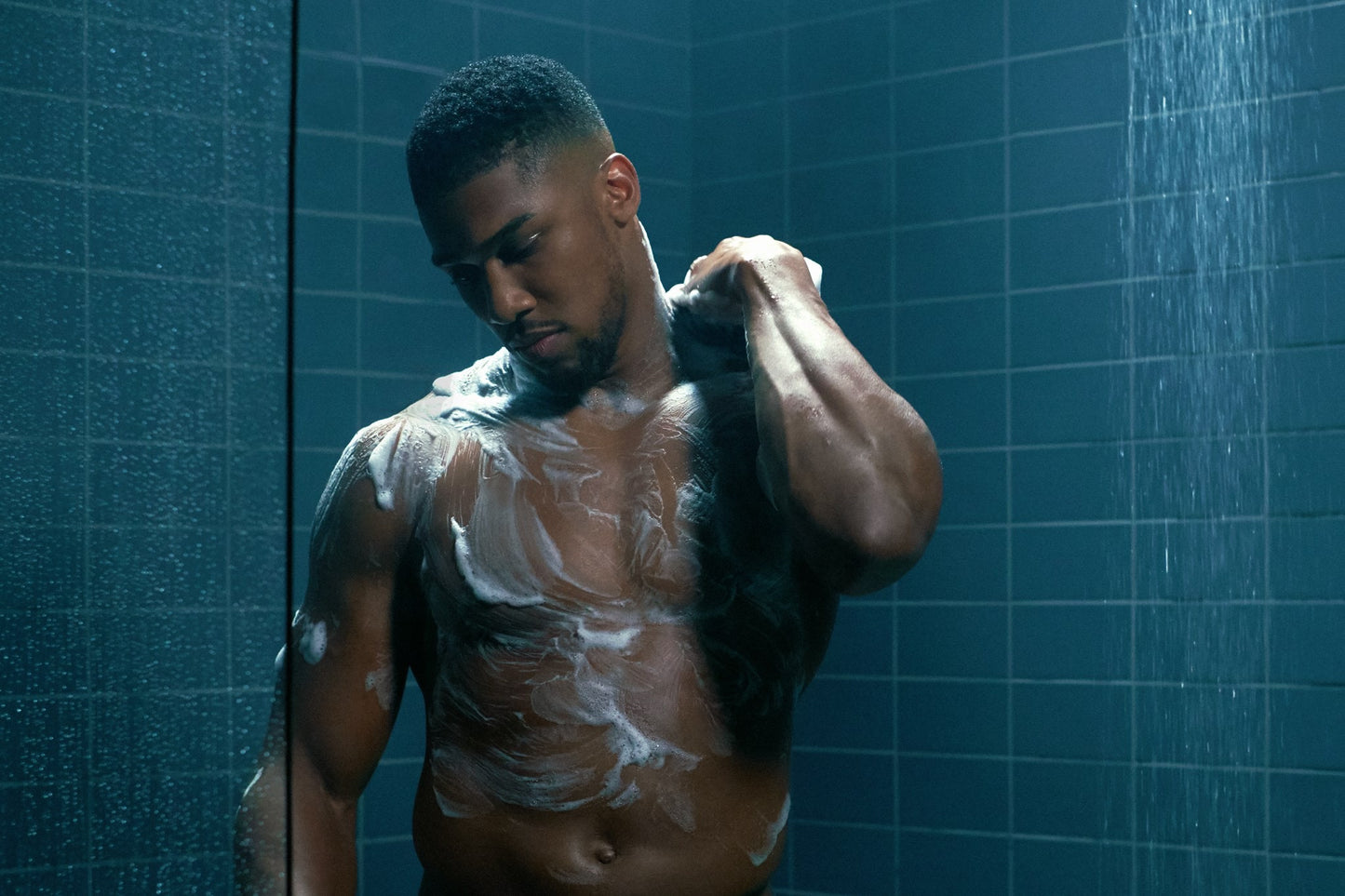 <b>Anthony Joshua Gets Steamy Ahead of his Big Fight!</b>