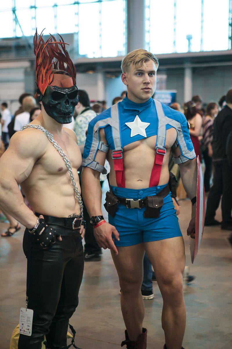 <b>Sexy Cosplay – Guys Taking the Comic Strip Literally</b>